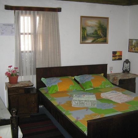 The Old House Guest House Obedinenie Habitación foto