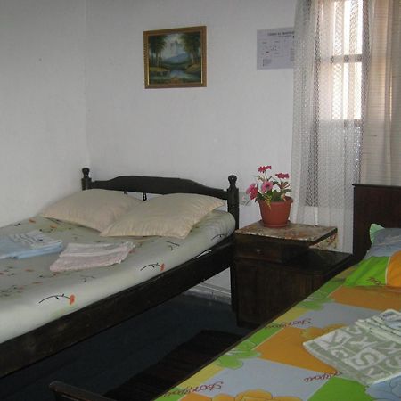 The Old House Guest House Obedinenie Habitación foto